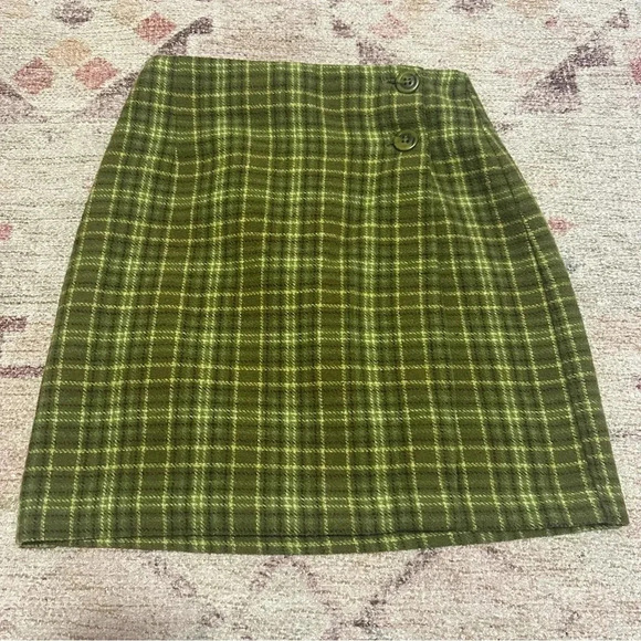 Vintage 90’s Green plaid wool blend mini skirt with button detail size 3 - Picture 3 of 10